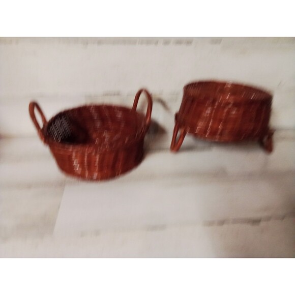 Small Round Set Of Two Baskets With Handles Bread / Fruit Basket Decor - Picture 7 of 13